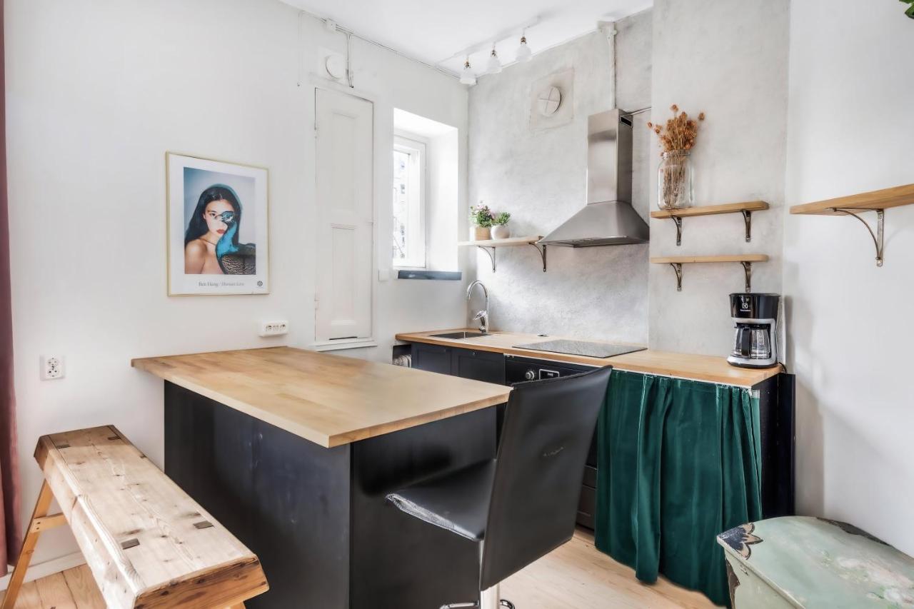 Wehost Modern Kitchen Studio With Bright Colours Apartment Helsinki Exterior photo