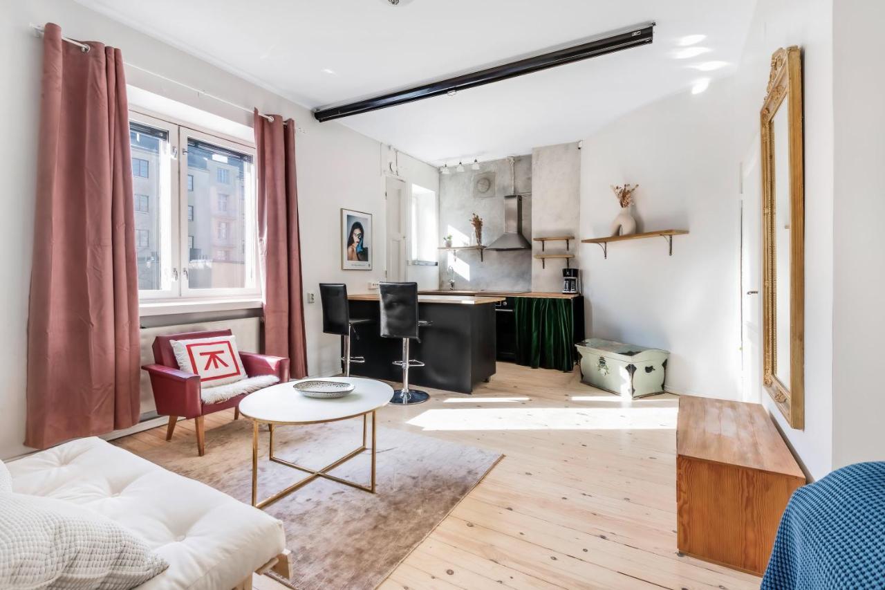 Wehost Modern Kitchen Studio With Bright Colours Apartment Helsinki Exterior photo
