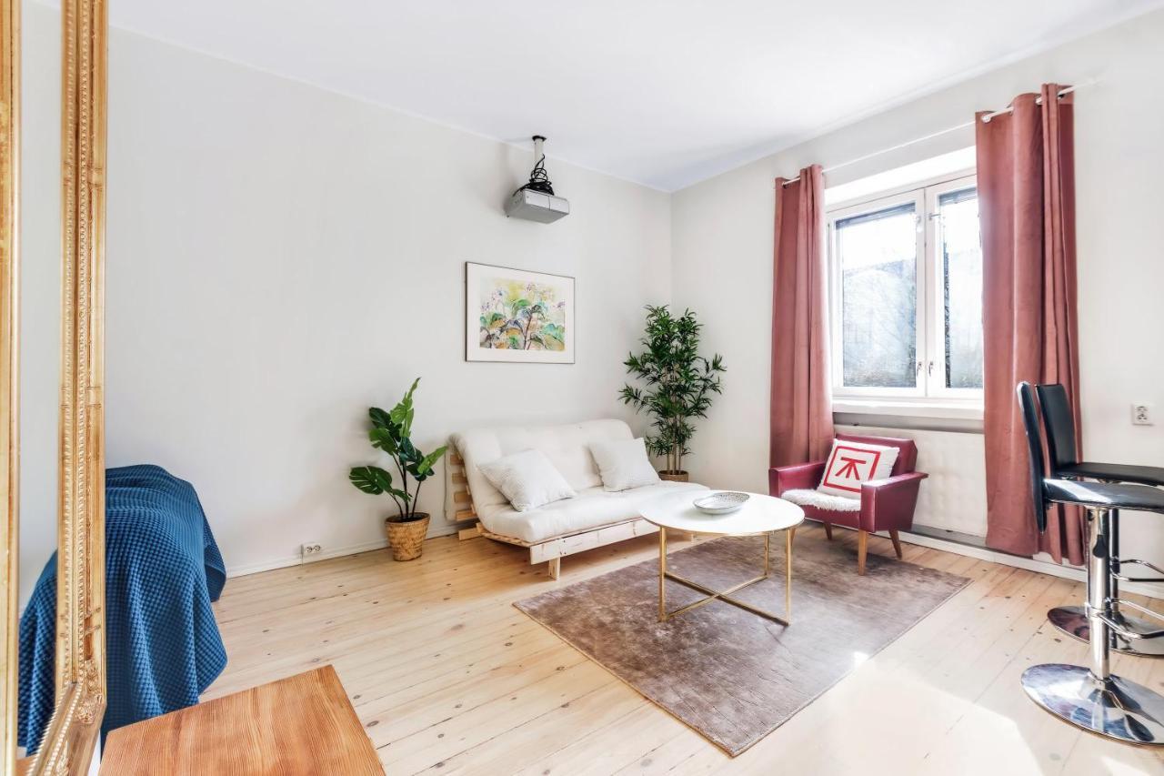 Wehost Modern Kitchen Studio With Bright Colours Apartment Helsinki Exterior photo