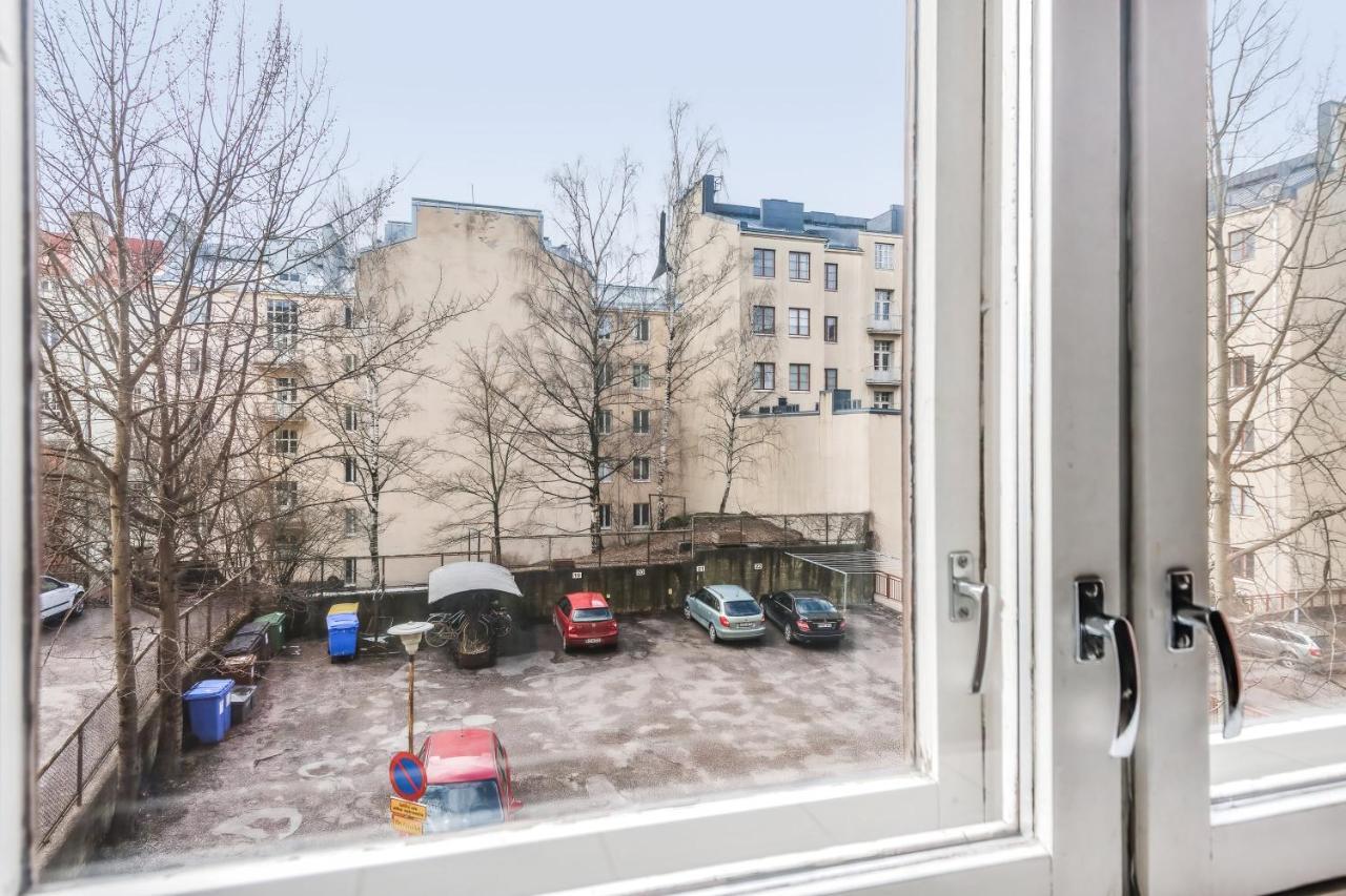Wehost Modern Kitchen Studio With Bright Colours Apartment Helsinki Exterior photo